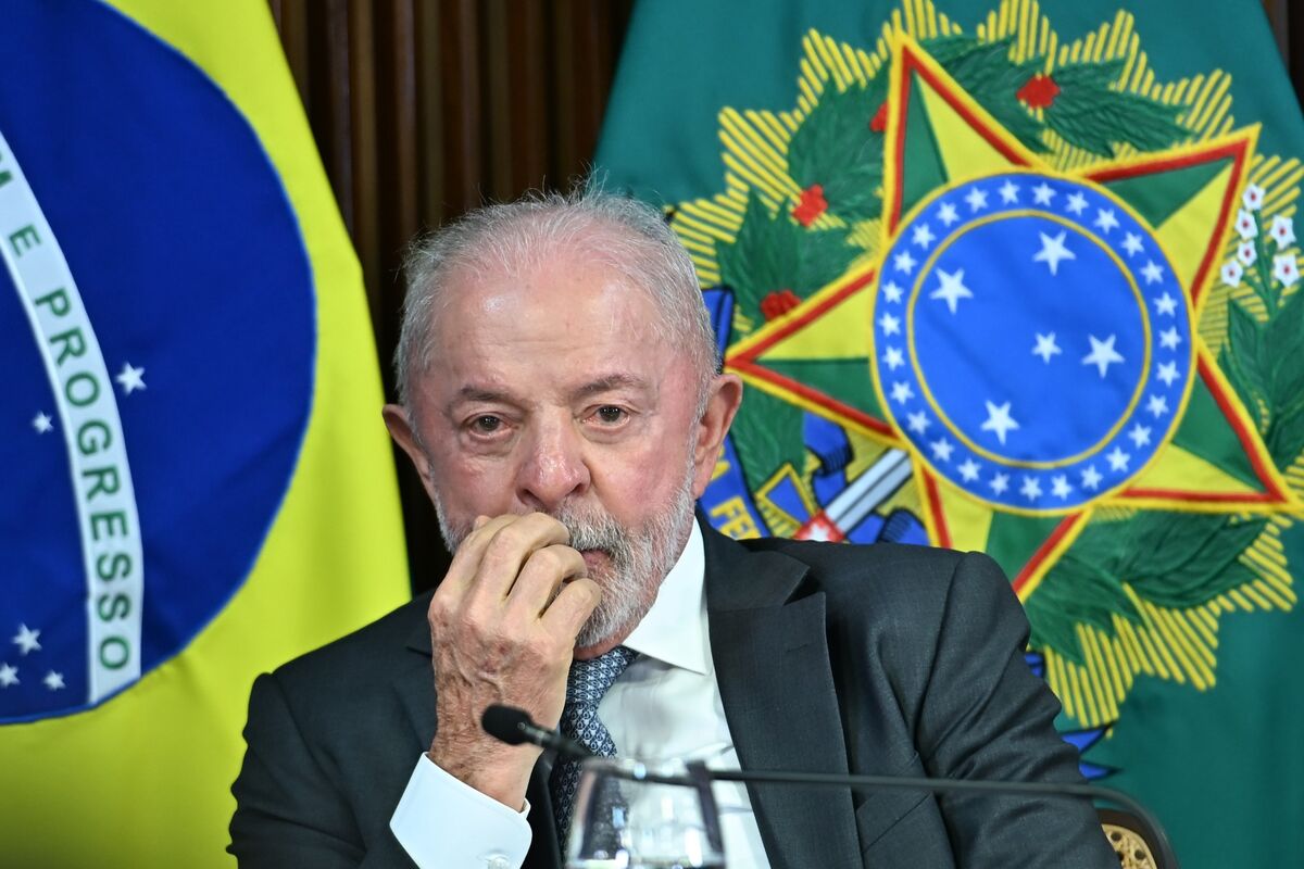 Lula-Backed Bill to Trim Brazil Workweek Delayed in New Setback