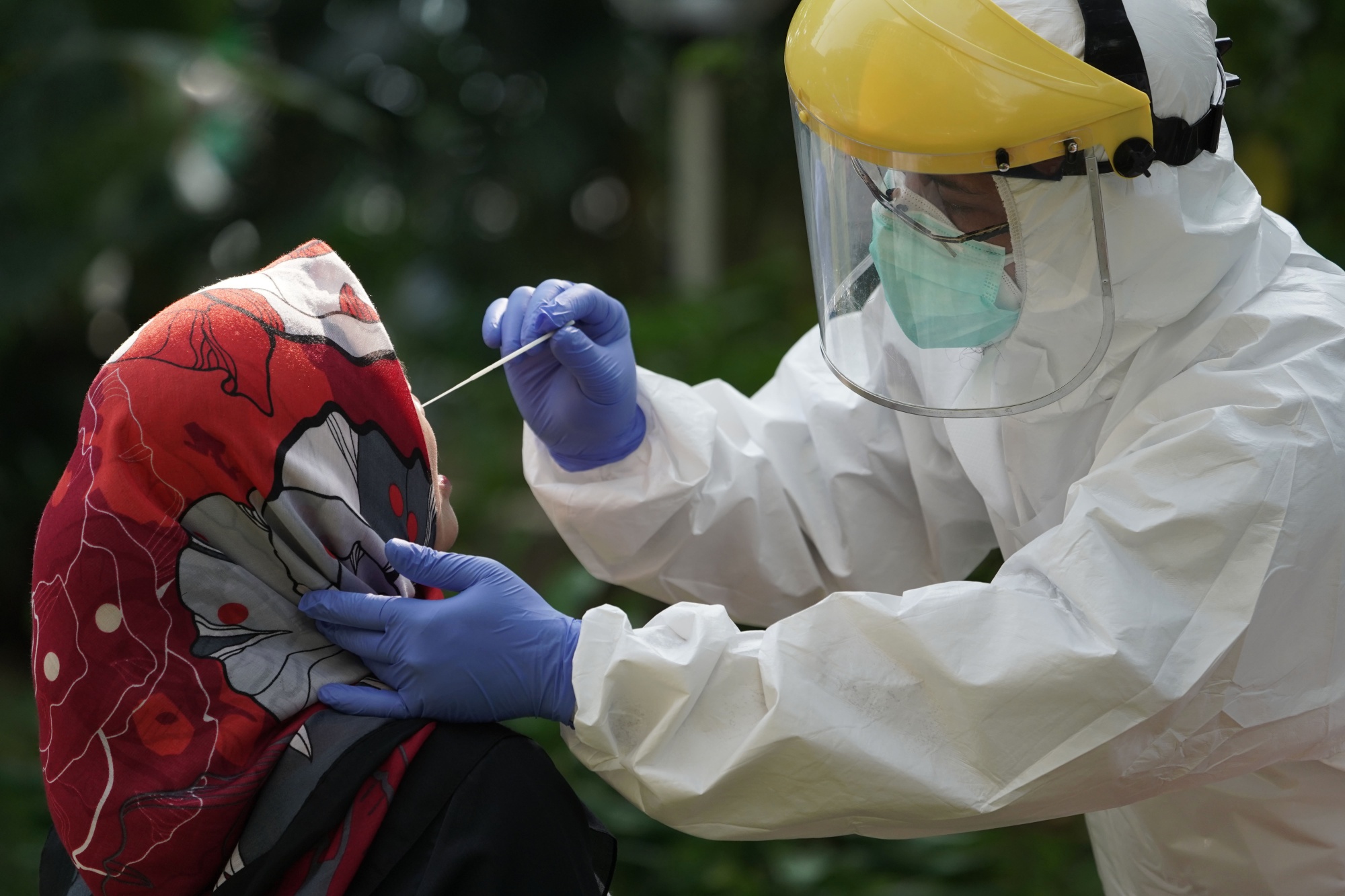 Covid-19 Testing in Jakarta as Indonesian Virus Cases Top 100,000