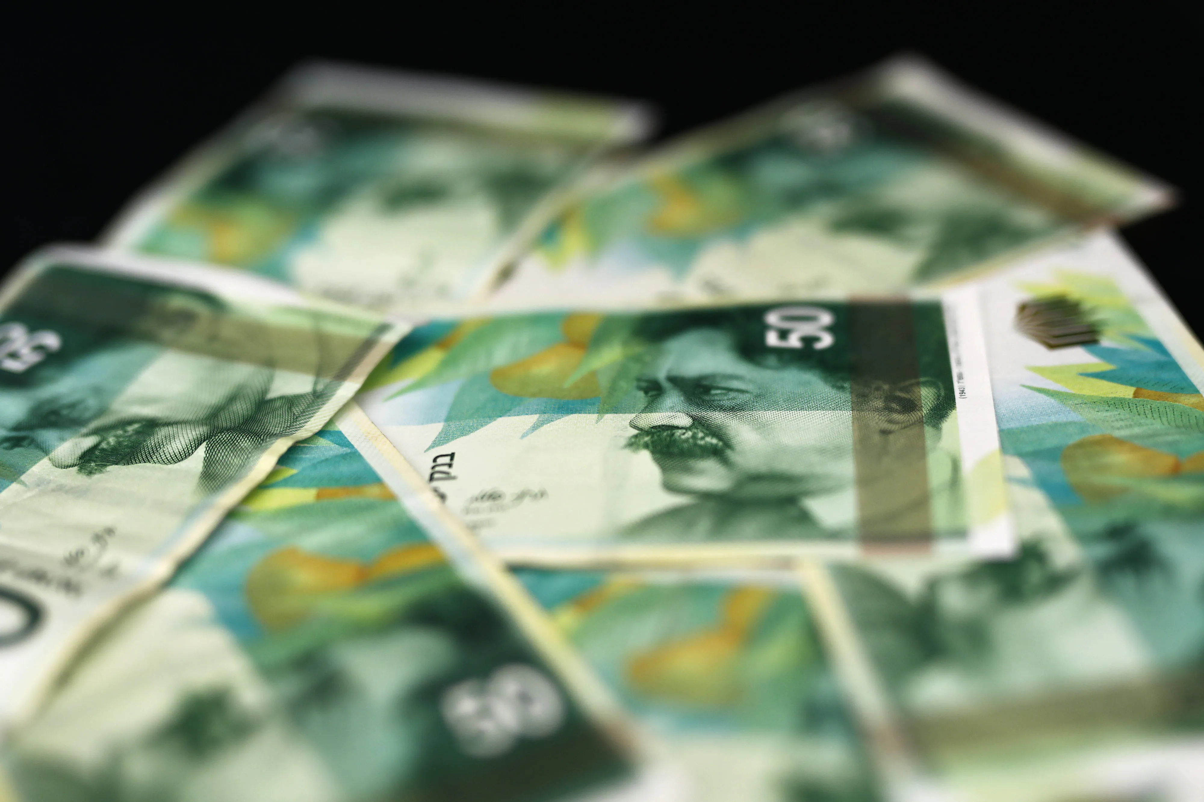 50 shekel banknotes.