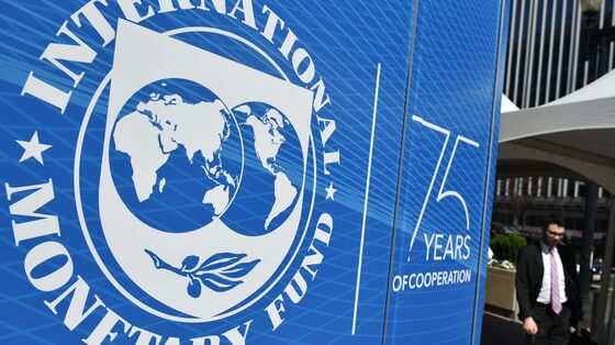 IMF Boosts World Growth Outlook as Vaccines Outweigh Risks