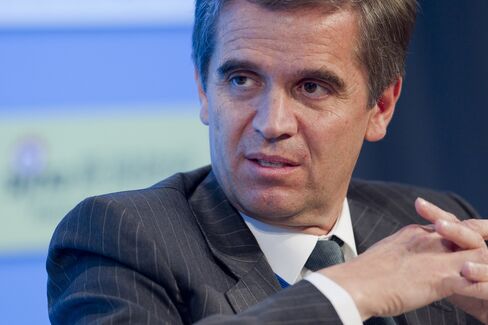 Chile Probably Will Delay Stimulus as Growth Forecasts Rise
