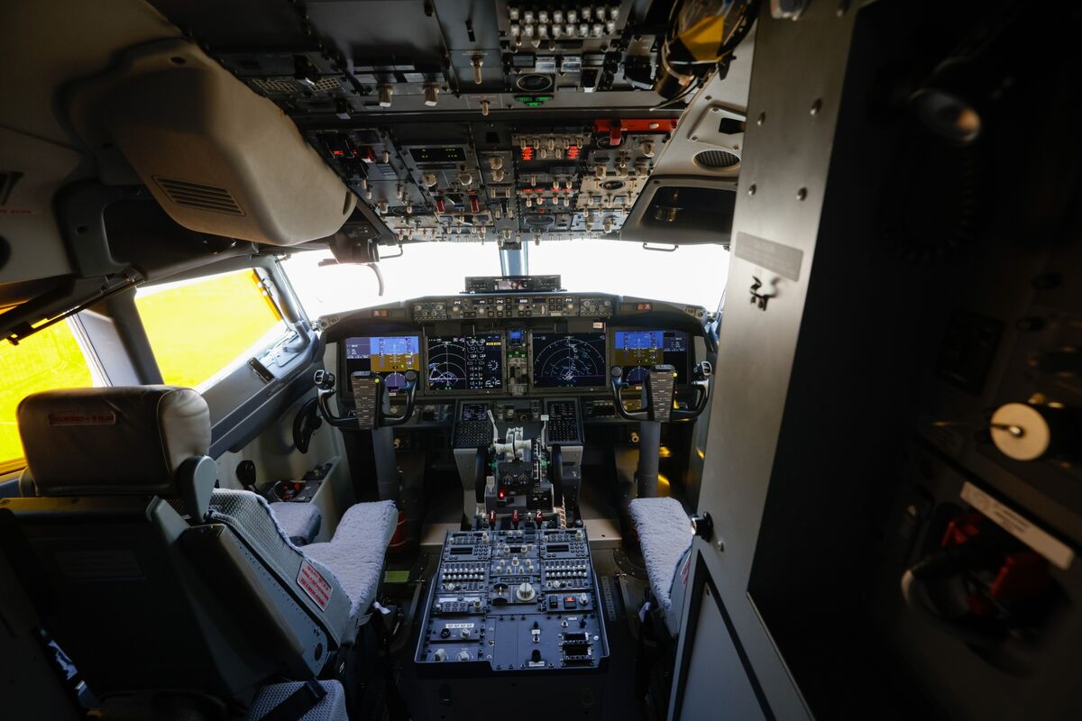 Boeing 737 Max 10 Approval Delayed Over New Software Issue