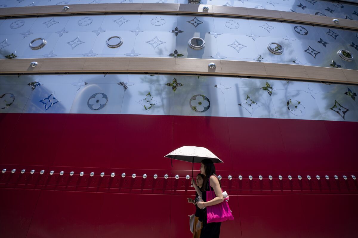 LVMH Needs to Beware China’s Luxury Minefield