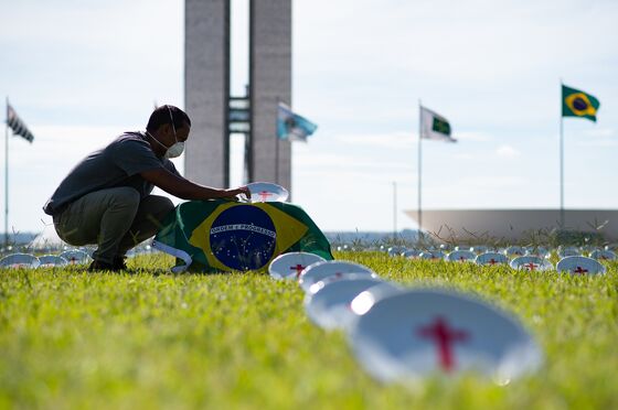Rich Brazilians Urge Government to Let Them Buy Vaccines to Help