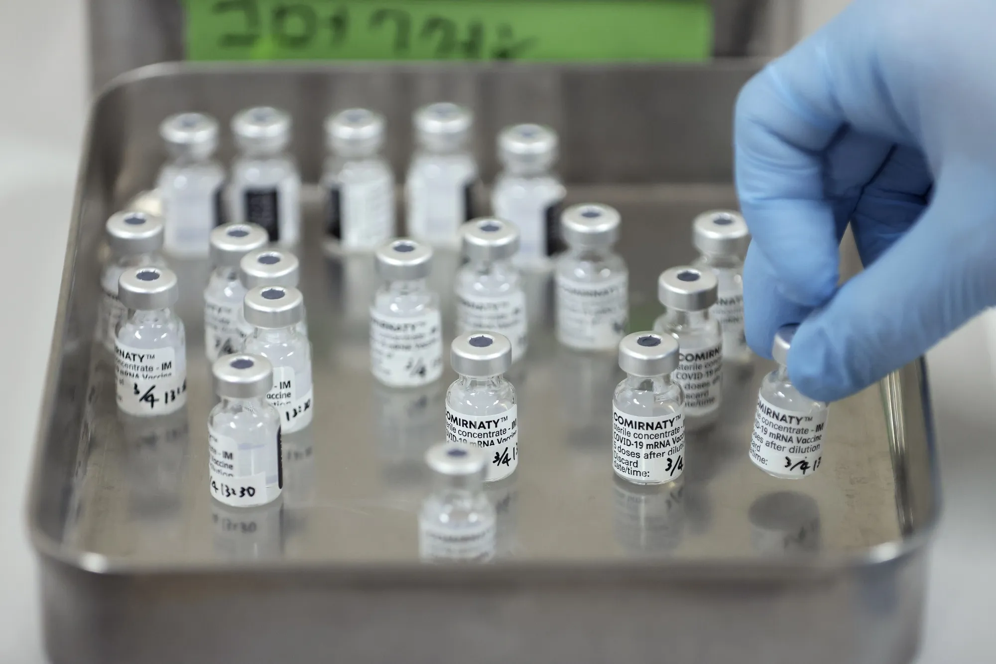 Vaccinations On Healthcare Workers As Japan Looks to Extend Tokyo Area Emergency