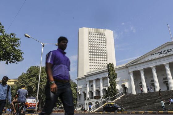 India’s Central Banker Das Faces a Tough Balancing Act