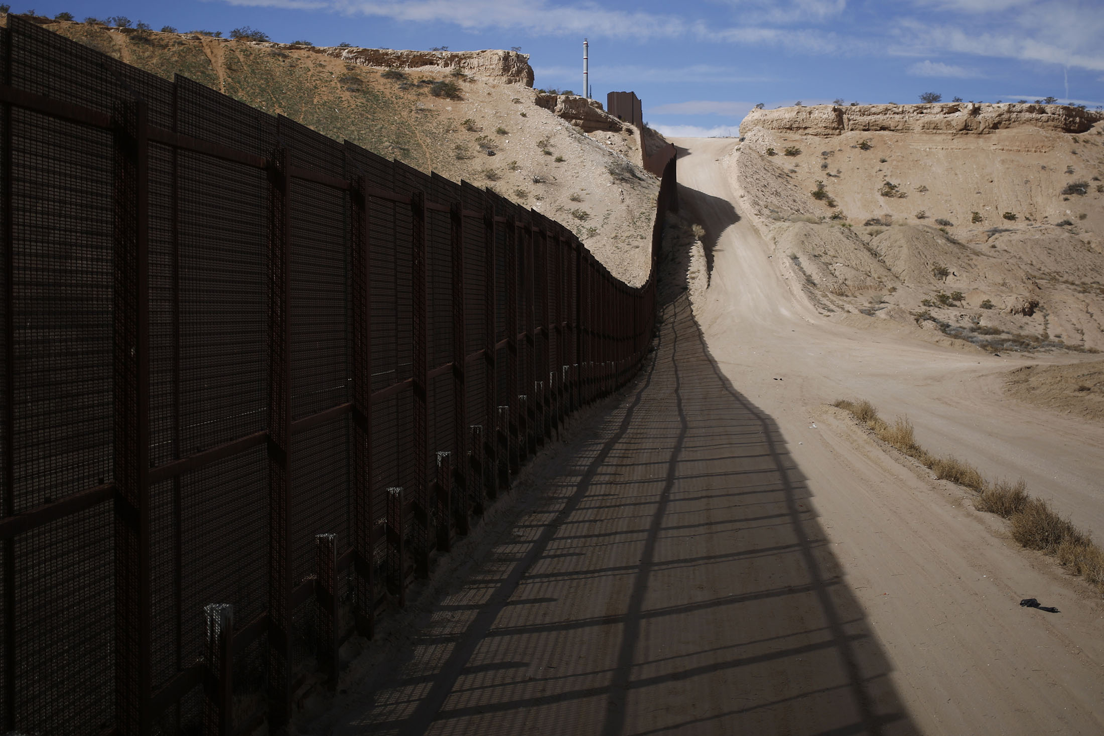 Butterflies, Treaty Can’t Stop Private Push for Trump Wall Bloomberg