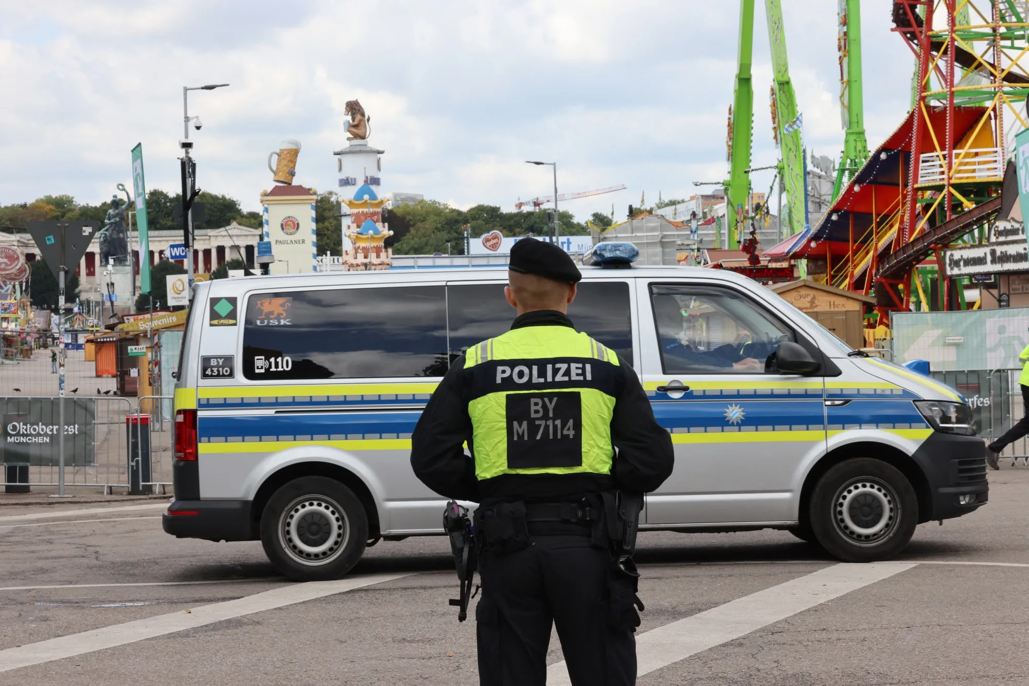 Munich Oktoberfest Open After Bomb Threat Sparks Security Scare - Bloomberg