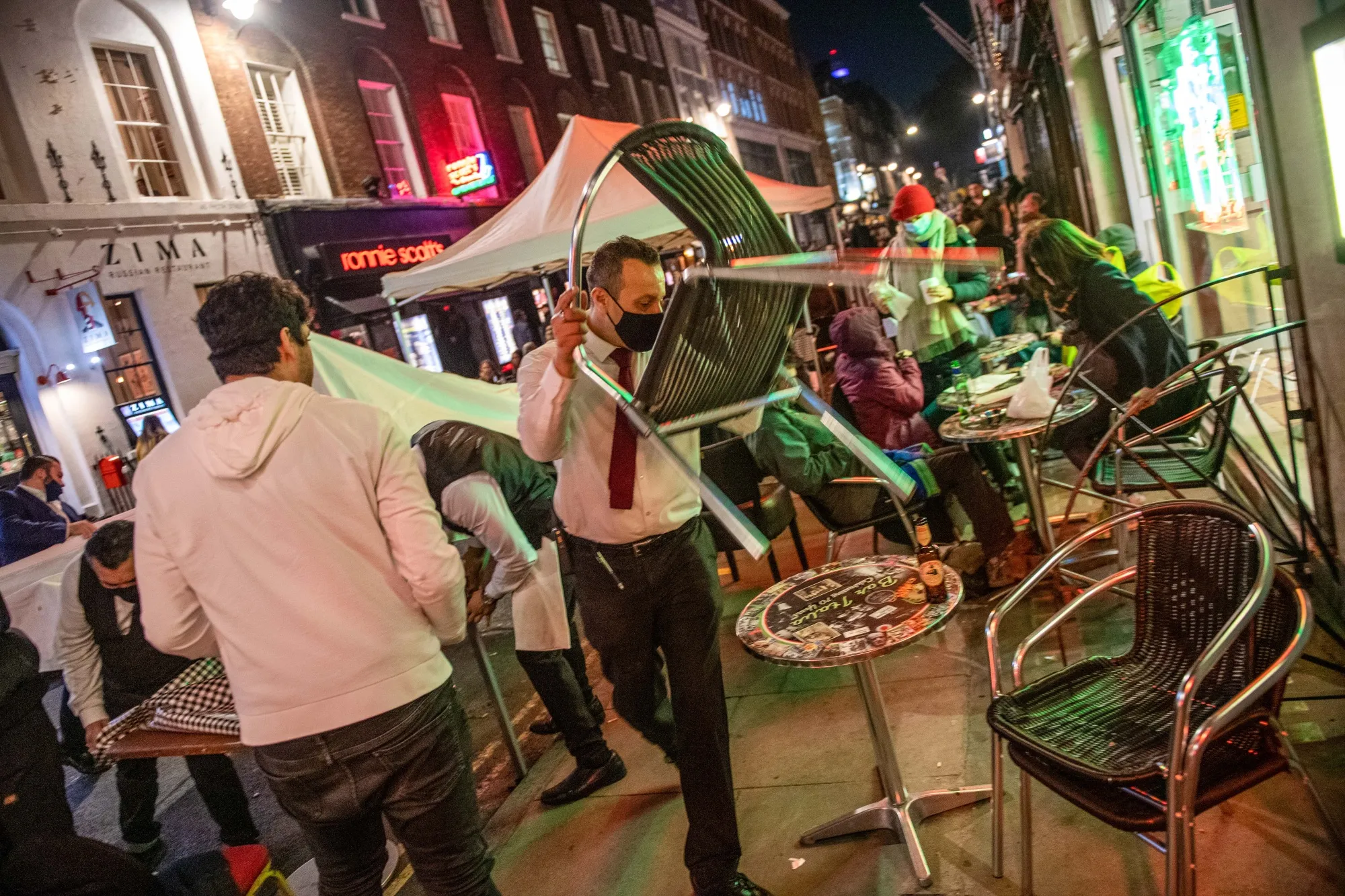 Pre-Christmas Retail & Pubs Ahead Of U.K. Lockdown 2.0