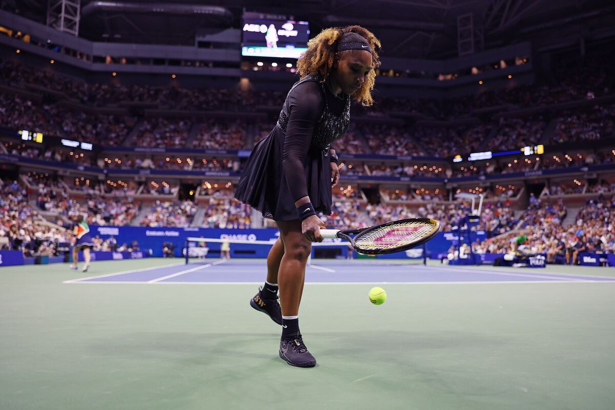 Zendaya looked effortlessly chic cheering Serena Williams at the