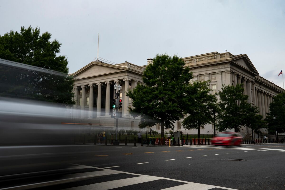 Treasury Volatility Set for Biggest Jump in Year as Bonds Churn