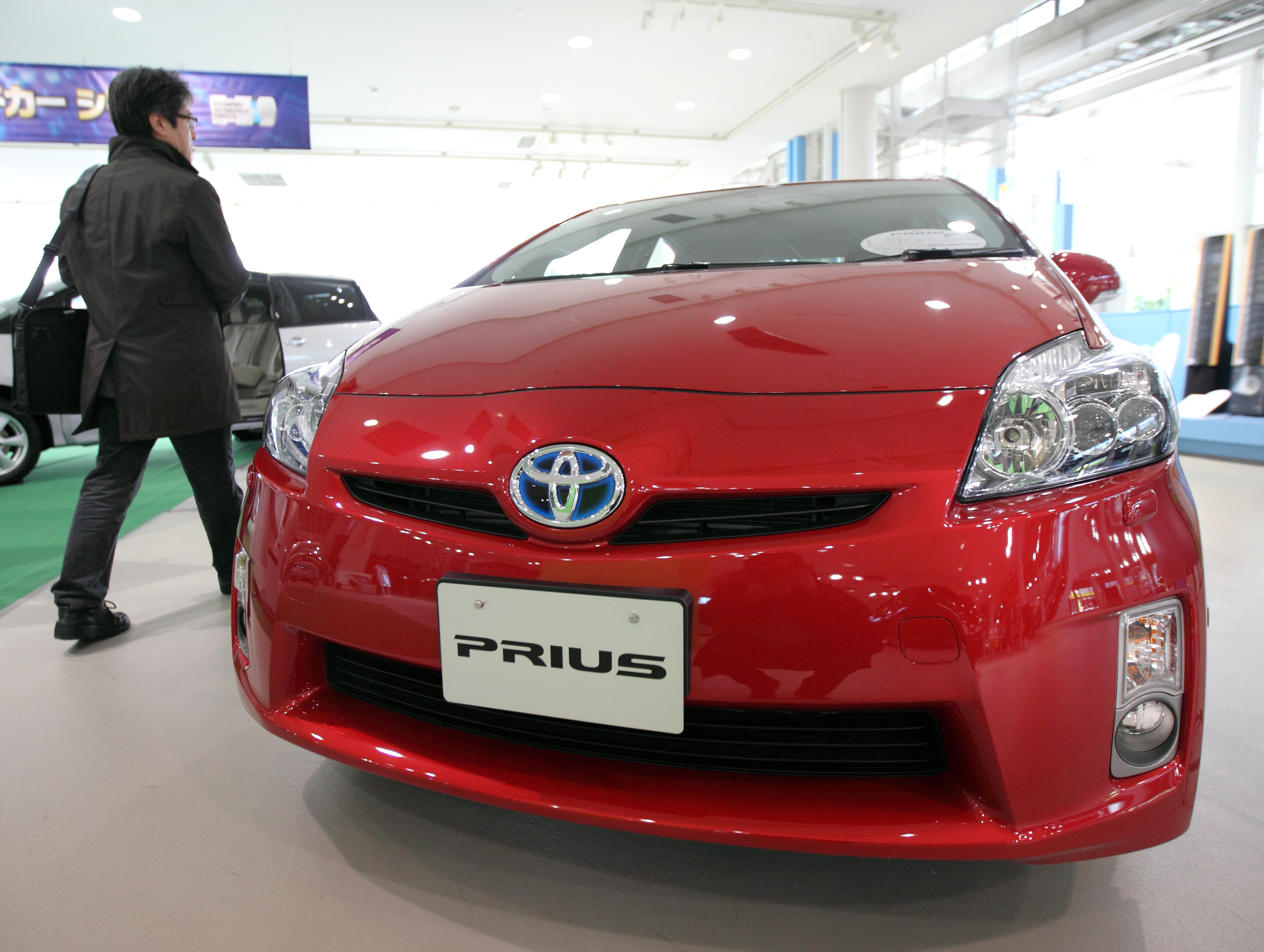 トヨタ 新型プリウスのリコール含め対応検討 ブレーキ苦情 Bloomberg