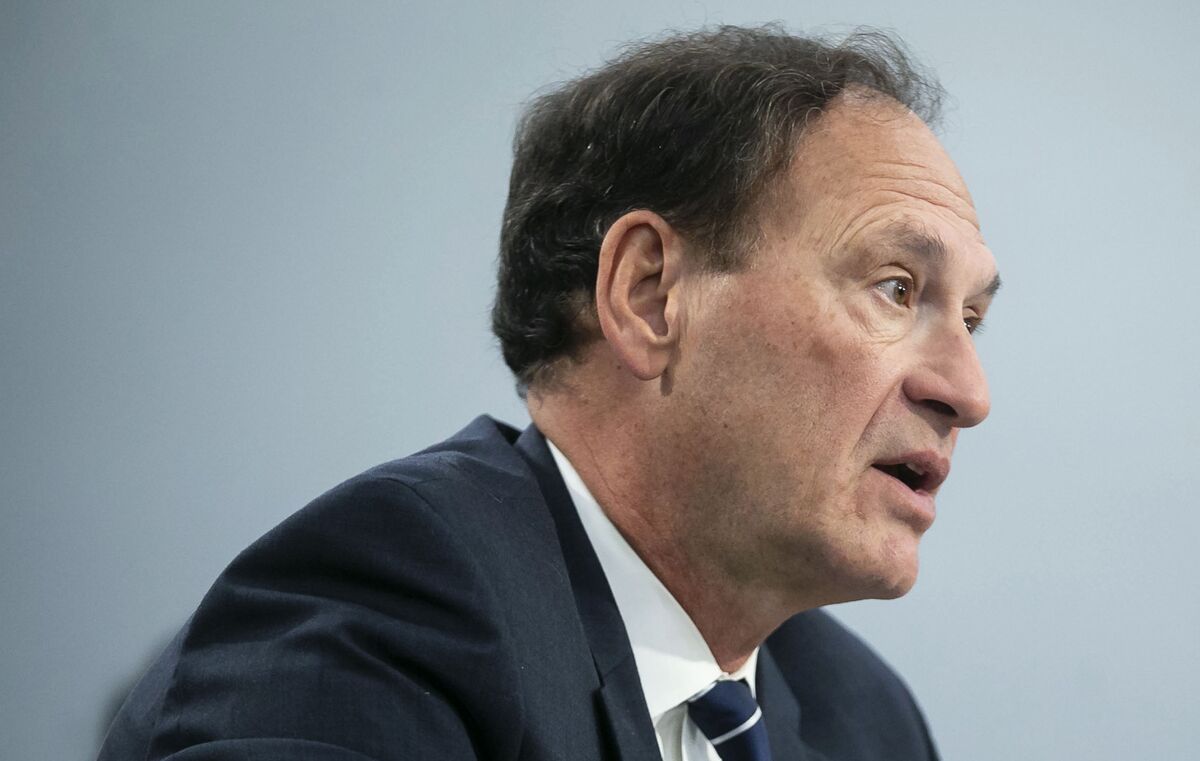 Justice Alito Warns of Covid-Era Religious Rights Infringements - Bloomberg