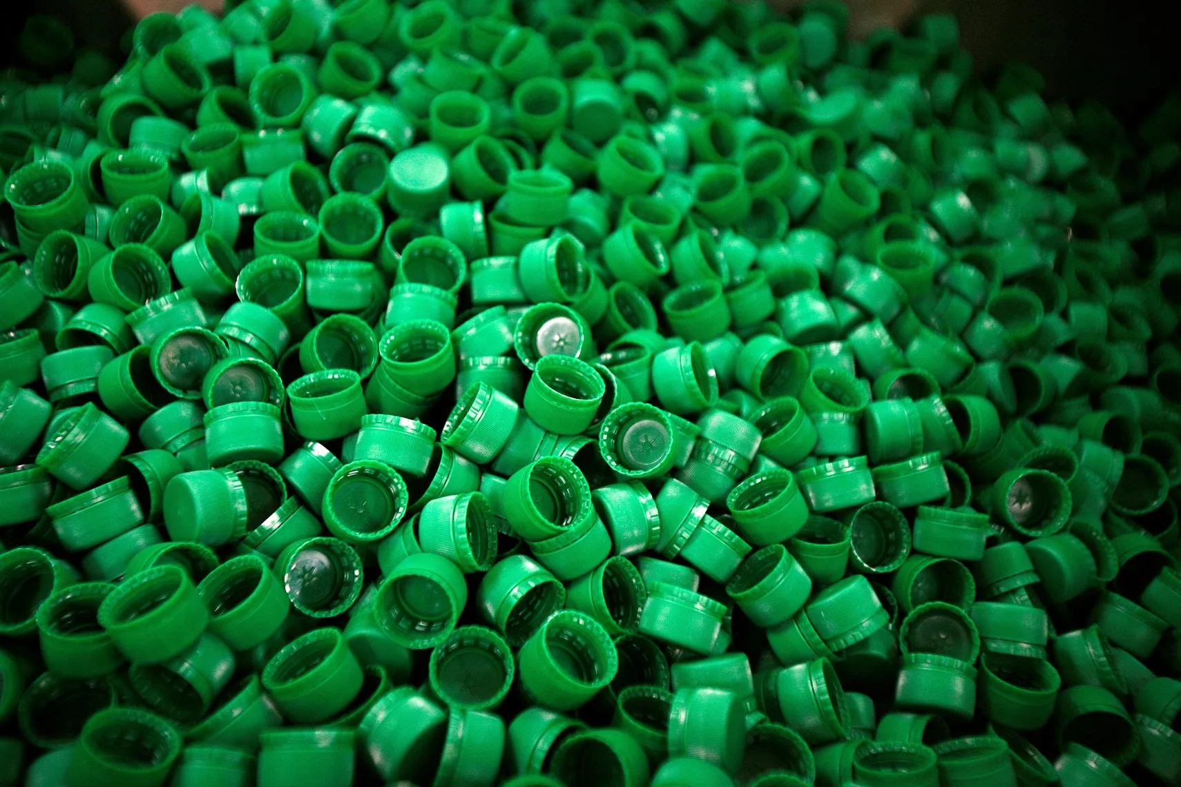 Polyethylene terephthalate bottle caps