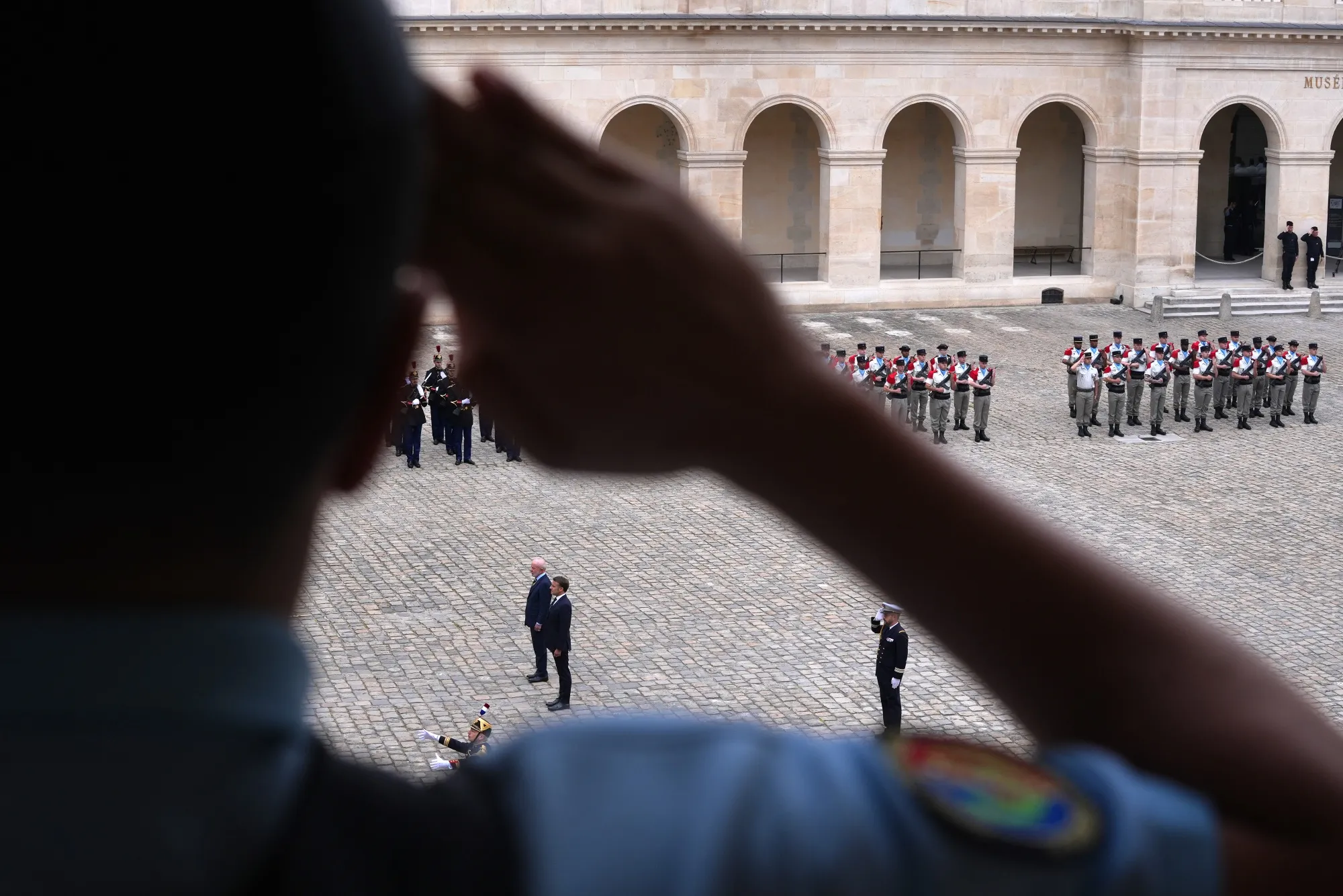 Luiz Inacio Lula da Silva and Emmanuel Macron at the Hotel des Invalides in Paris.
