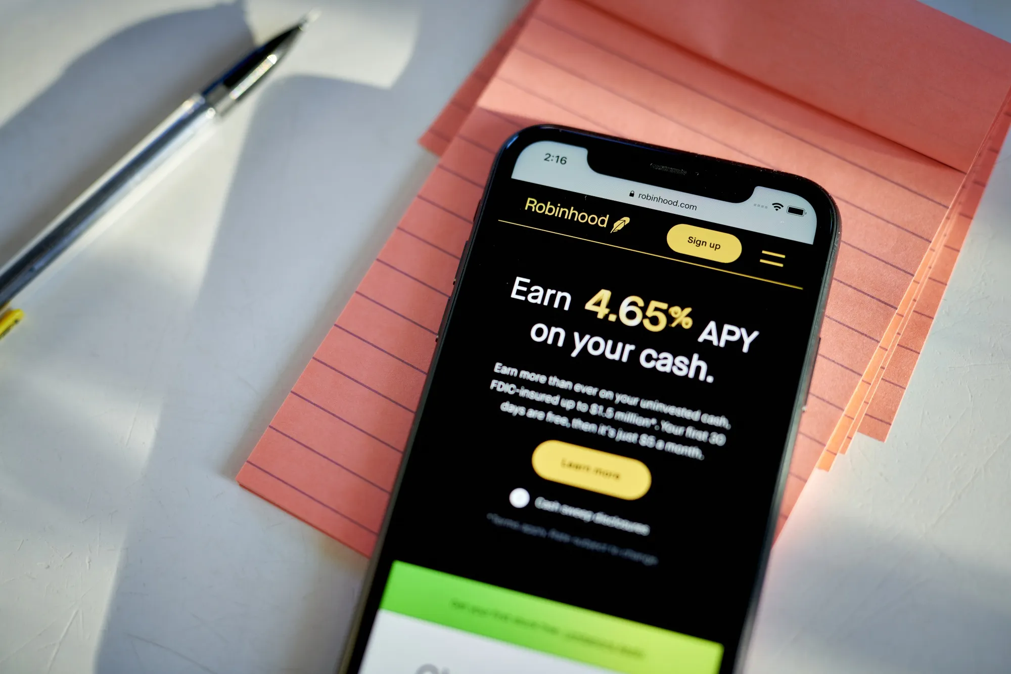 Robinhood Acquires AI-Driven Investment-Advice Platform Pluto - Bloomberg