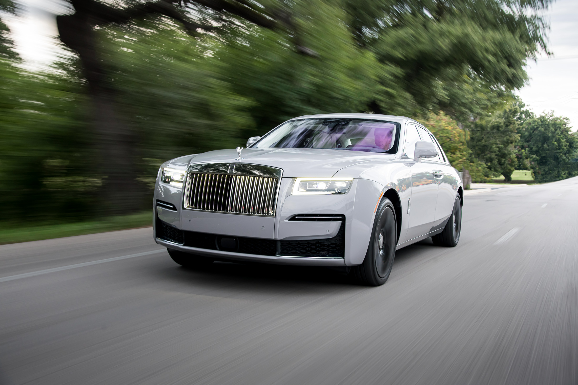 Rolls-Royce's New $300,000 Ghost Is Absolutely Loaded With Technology  [PHOTOS]