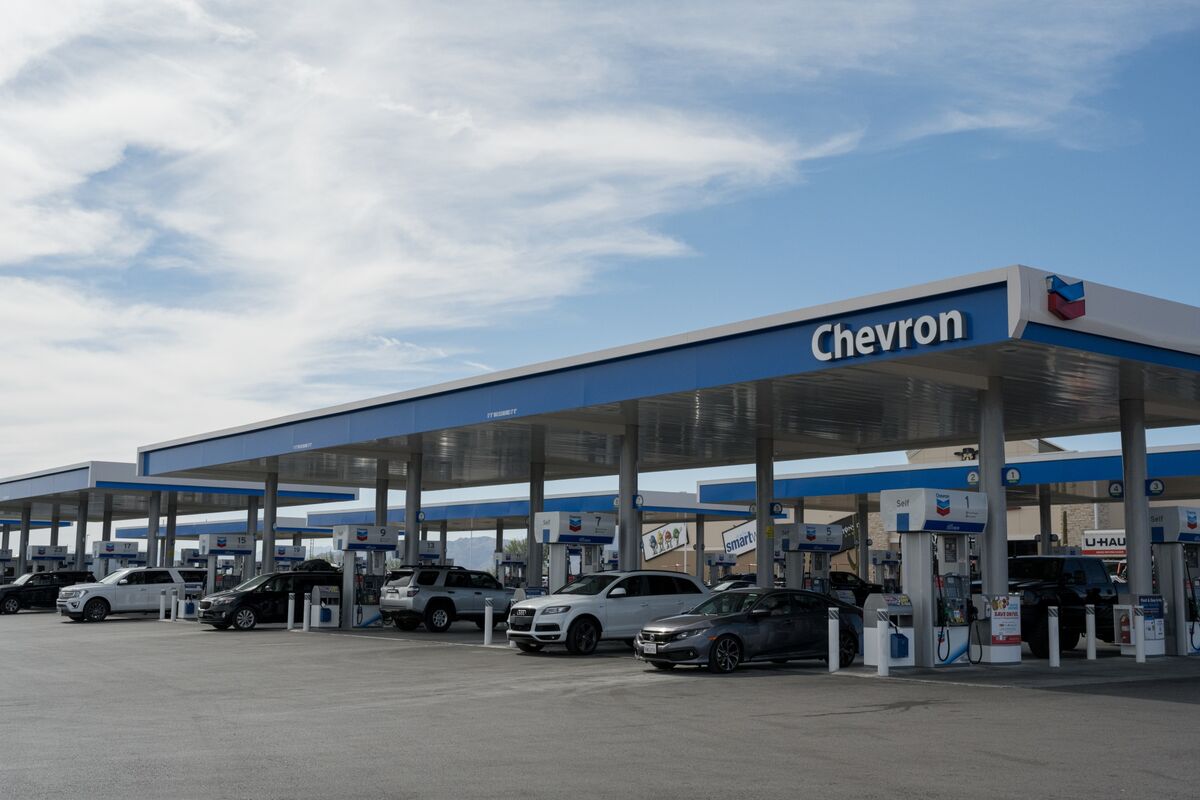 Chevron Cvx Raises Share Buyback While Keeping A Lid On Spending Bloomberg