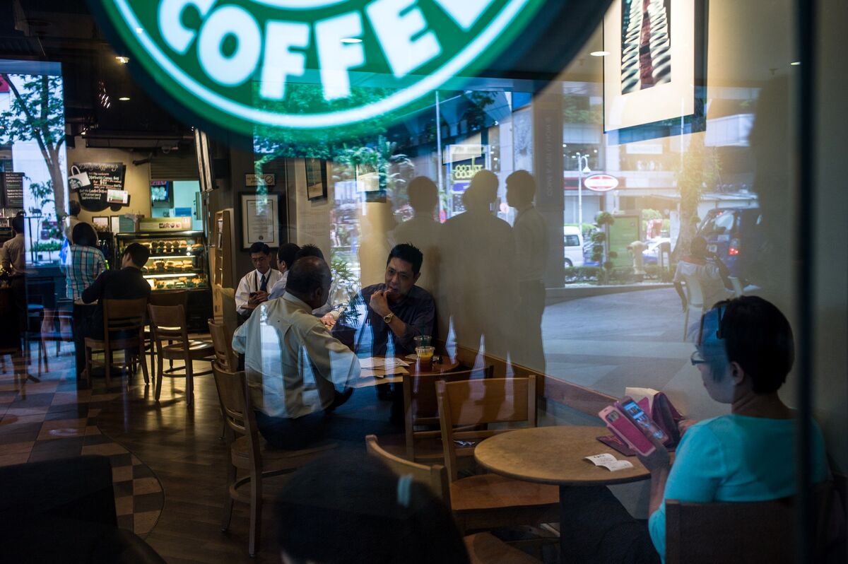 Tycoon Tan Said to Weigh Taking Starbucks Malaysia Owner Private