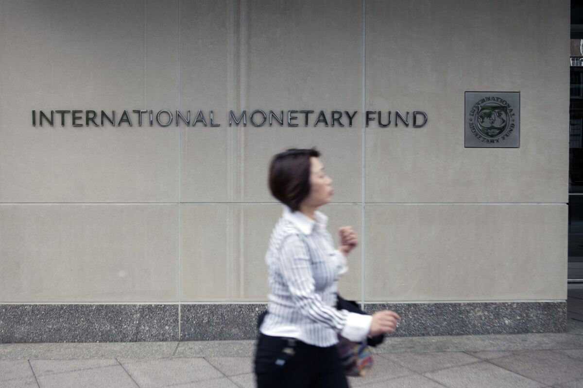 Fmi Eleva Pronóstico Pib Mundial Pero Dice Riesgos Persisten Bloomberg Fmi Eleva Pronóstico Pib Mundial Pero Dice Riesgos Persisten Bloomberg