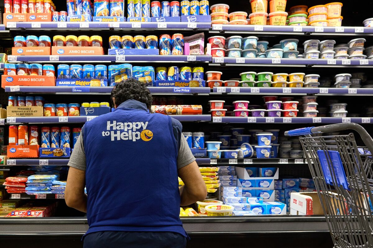 bloomberg.com - Tonya Garcia - Walmart, Other Big Retailers Sharpen Their Pitch to Choosy Shoppers