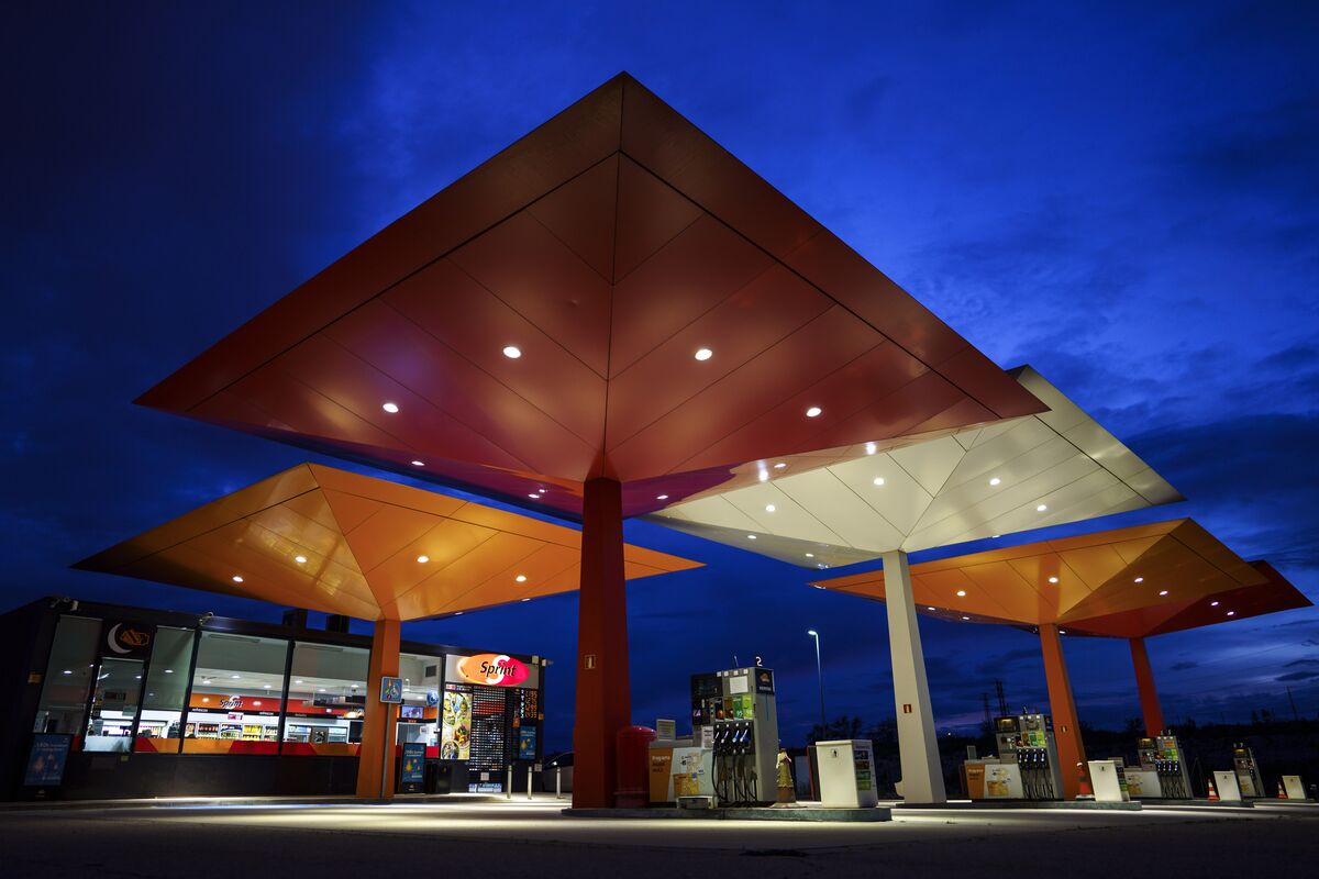 Couche-Tard Profits Climb as Oil Volatility Widens Fuel Margins