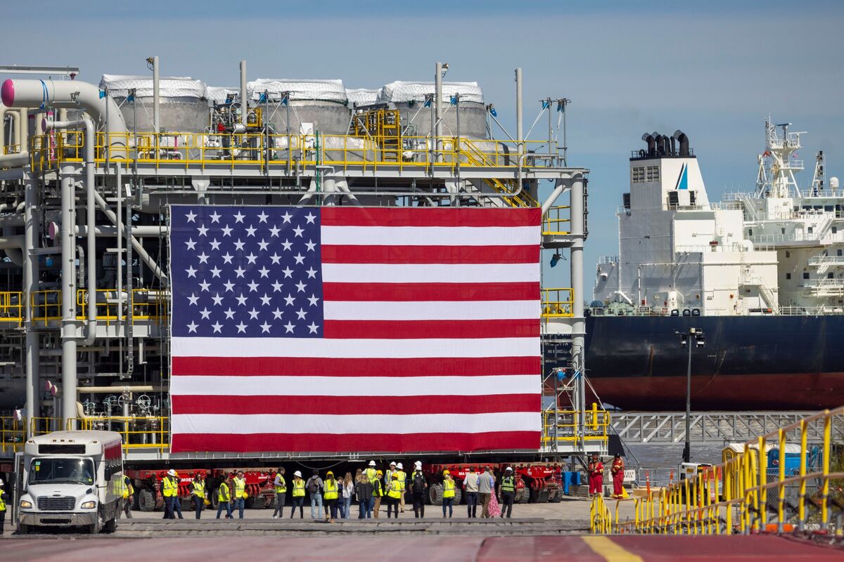 US LNG Producers Eye Bonanza If Trump and Xi Can Ease Tariffs