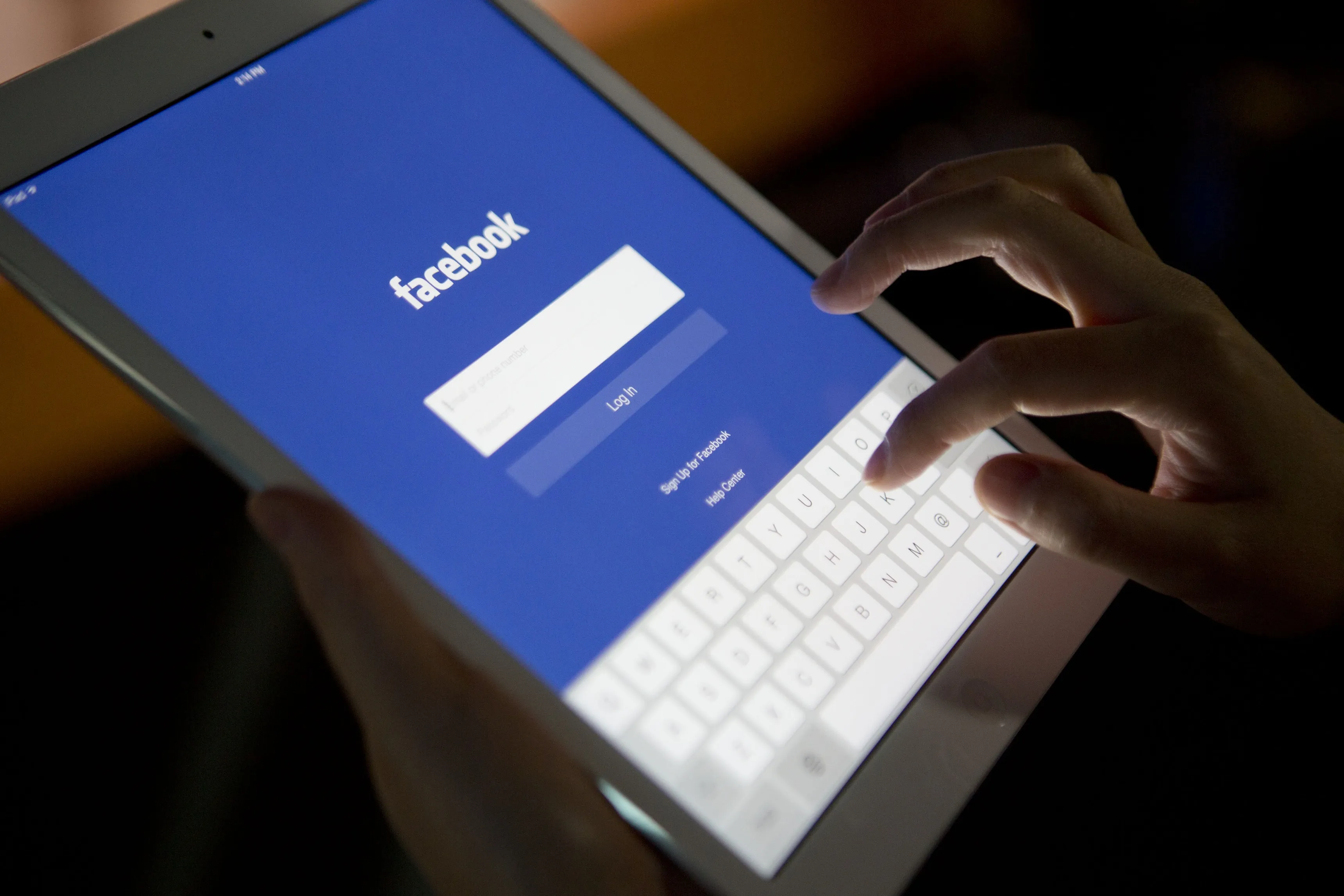 The Facebook Inc. application is demonstrated on an Apple Inc. iPad Air in this arranged photograph in Washington, D.C., U.S., on Monday, Jan. 27, 2014. Facebook Inc. is expected to release earnings data on Jan. 29.