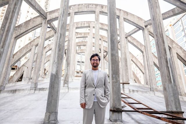 Adrian Cheng a hongkongi Állami Színházban 2021-ben.