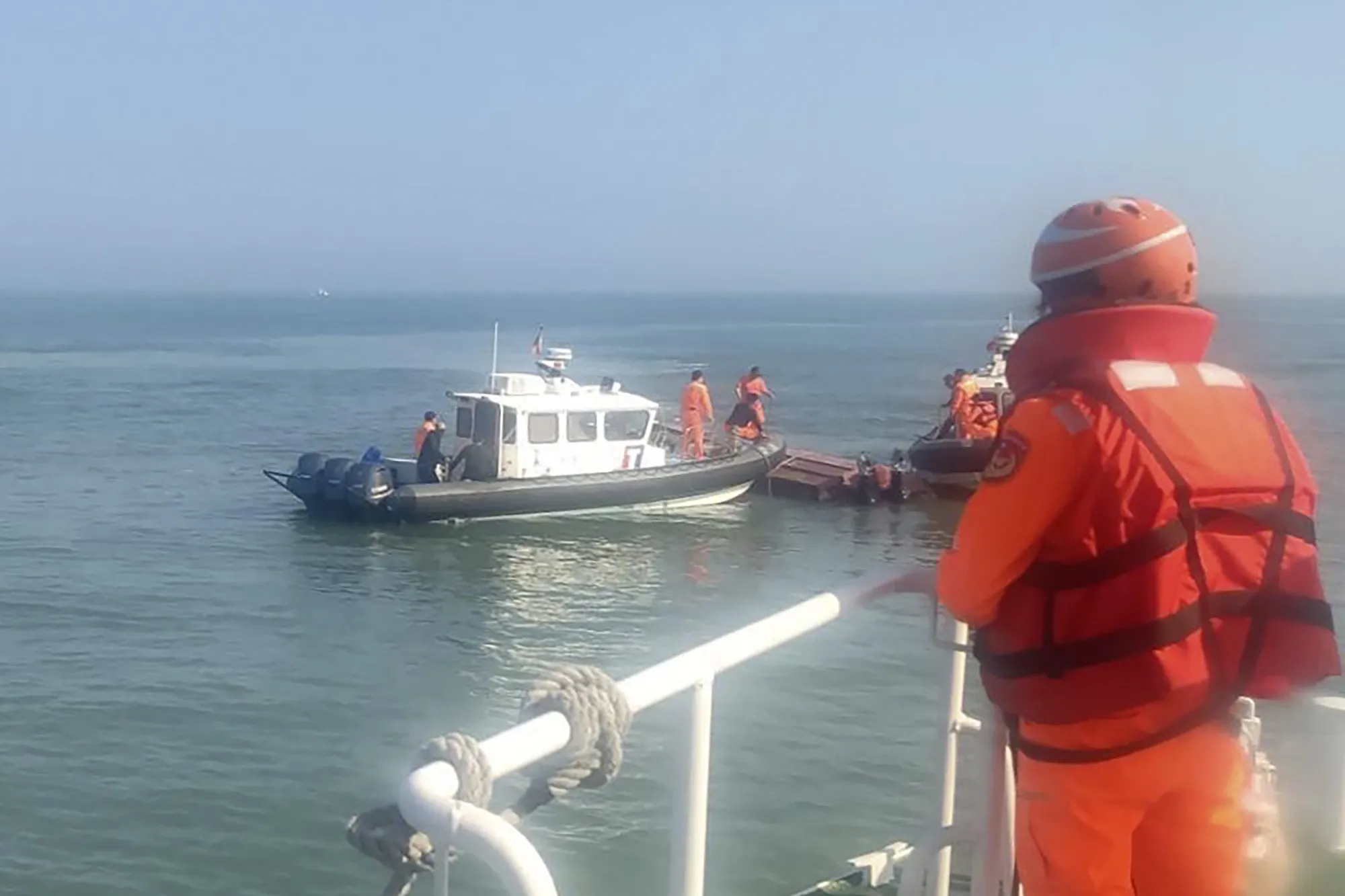 中国海警局、台湾の観光船を臨検－漁船転覆事故で対抗か - Bloomberg