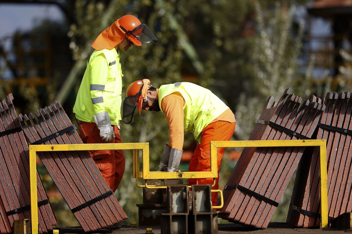 Chile’s Economic Activity Posts Biggest Monthly Drop Since 2022