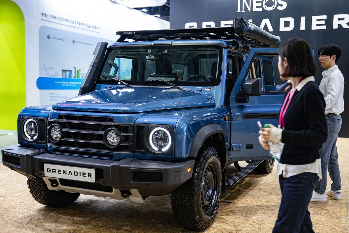 Billionaire Ratcliffe’s SUV Venture Grapples With Trump Tariffs
