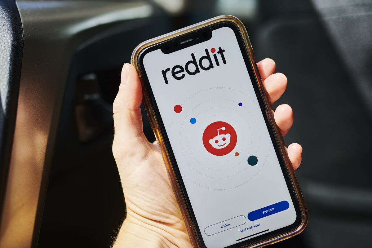 Reddit Sees More Than 20% Sales Growth In 2024 In IPO Roadshow - Bloomberg