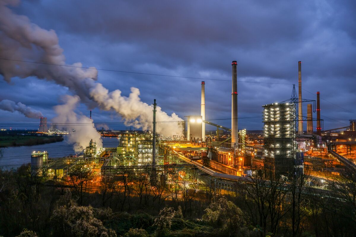 EU Set to Slow Carbon Cuts to Give Industry More Time to Adapt