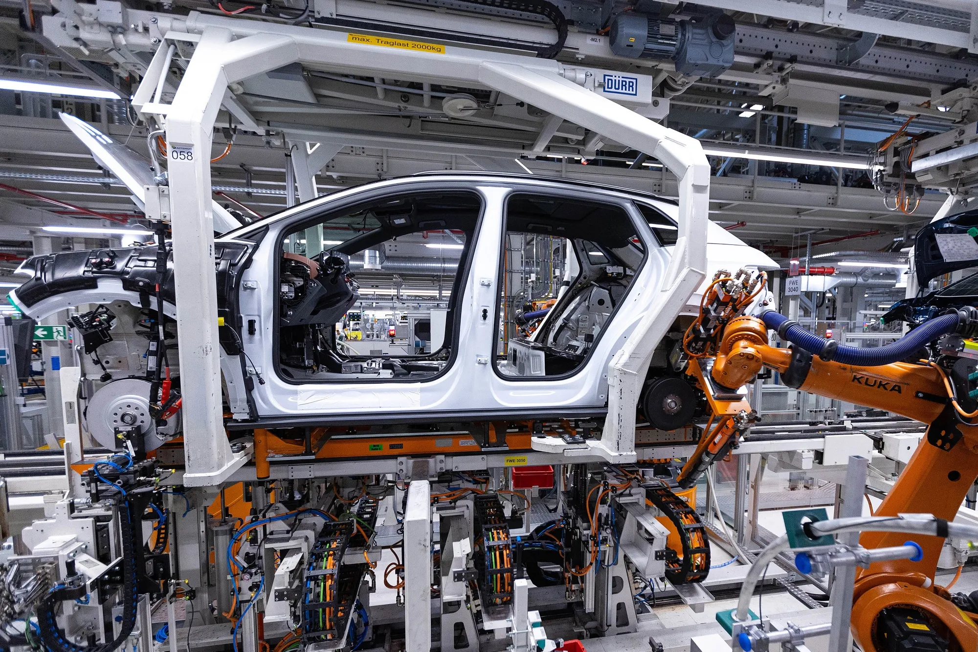 German factory demand&nbsp;plunged 2.7% from March.