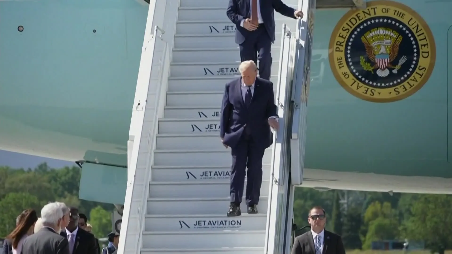 Watch Trump Arrives for G7 Meeting in Evian - Bloomberg
