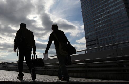 Banks Stay Bond-Addicted as Cash Hoarders Prevail