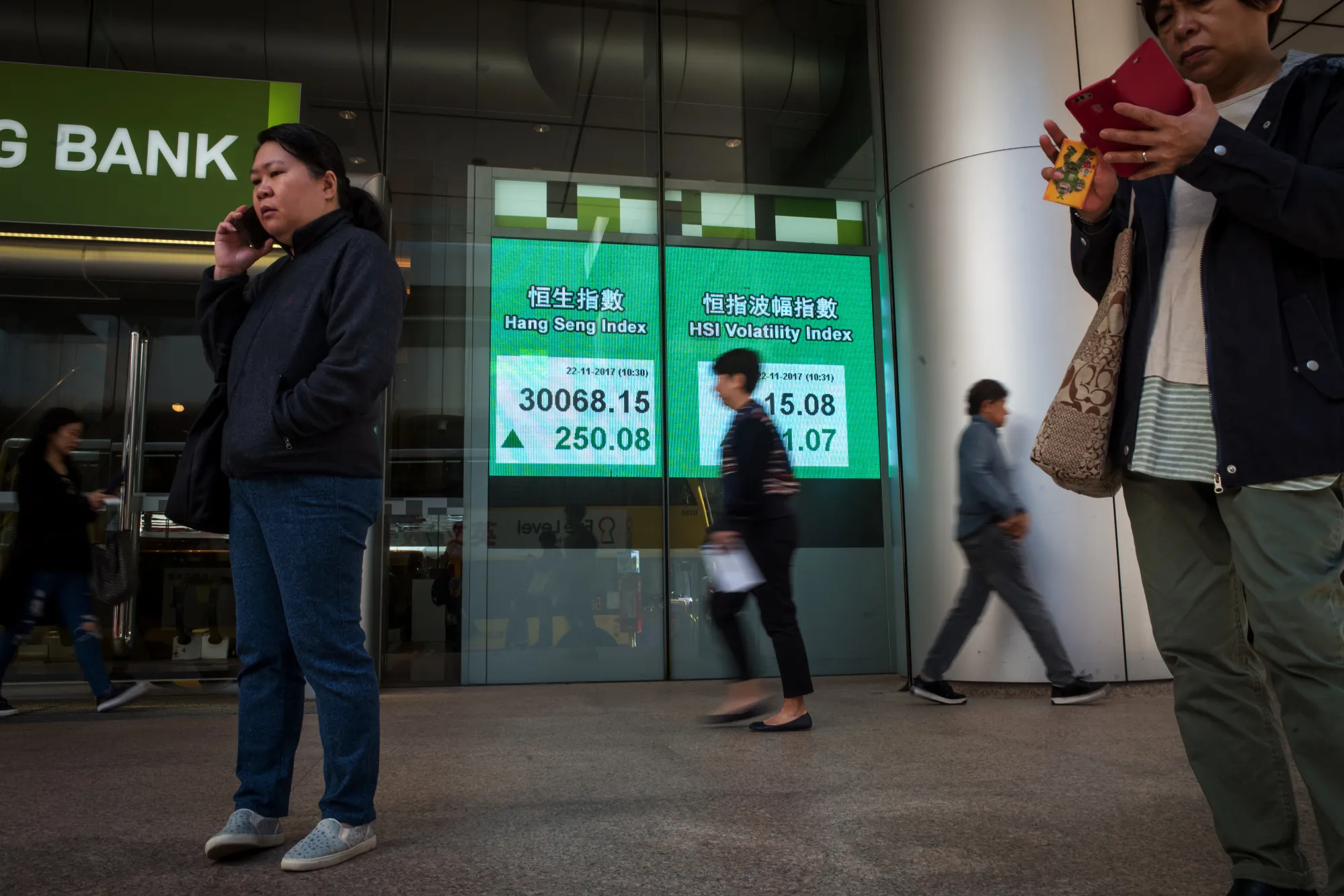 An electronic screen displaying the Hang Seng Index in Hong Kong.
