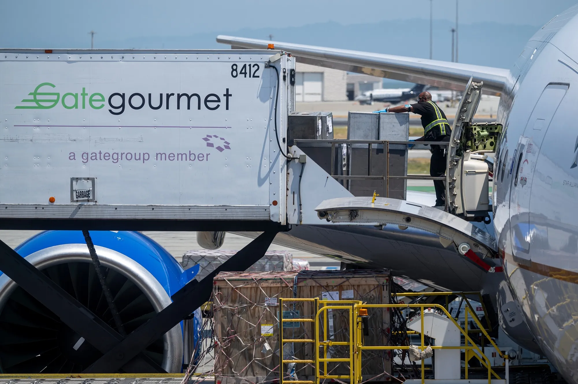 A Gate Gourmet catering trailer is unloaded onto a United Airlines plane&nbsp;in San Francisco.