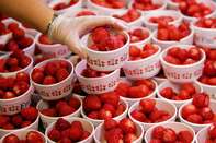 1470140943_strawberries