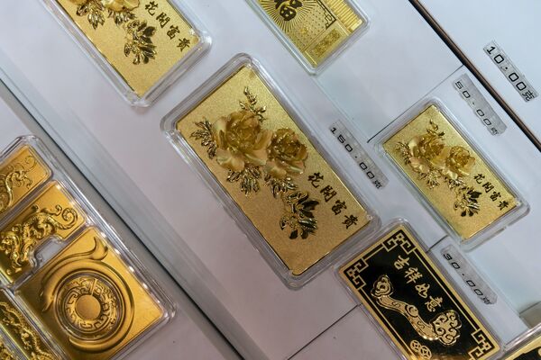 Inside Luk Fook Jewelry Store As China’s Gen Z Bets on 'Gold Beans' Amid Deflationary Pressure