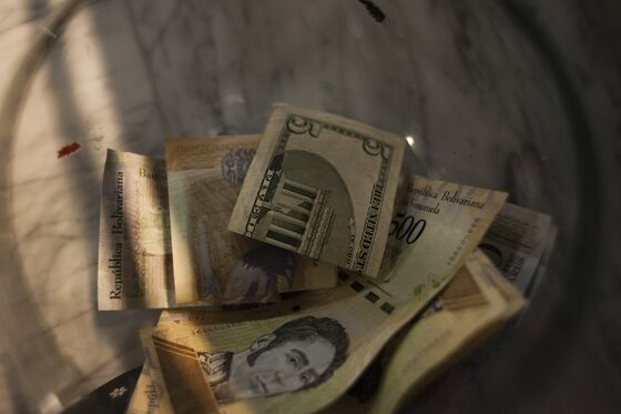 The Once-Forbidden U.S. Dollar Is Suddenly Everywhere in Venezuela