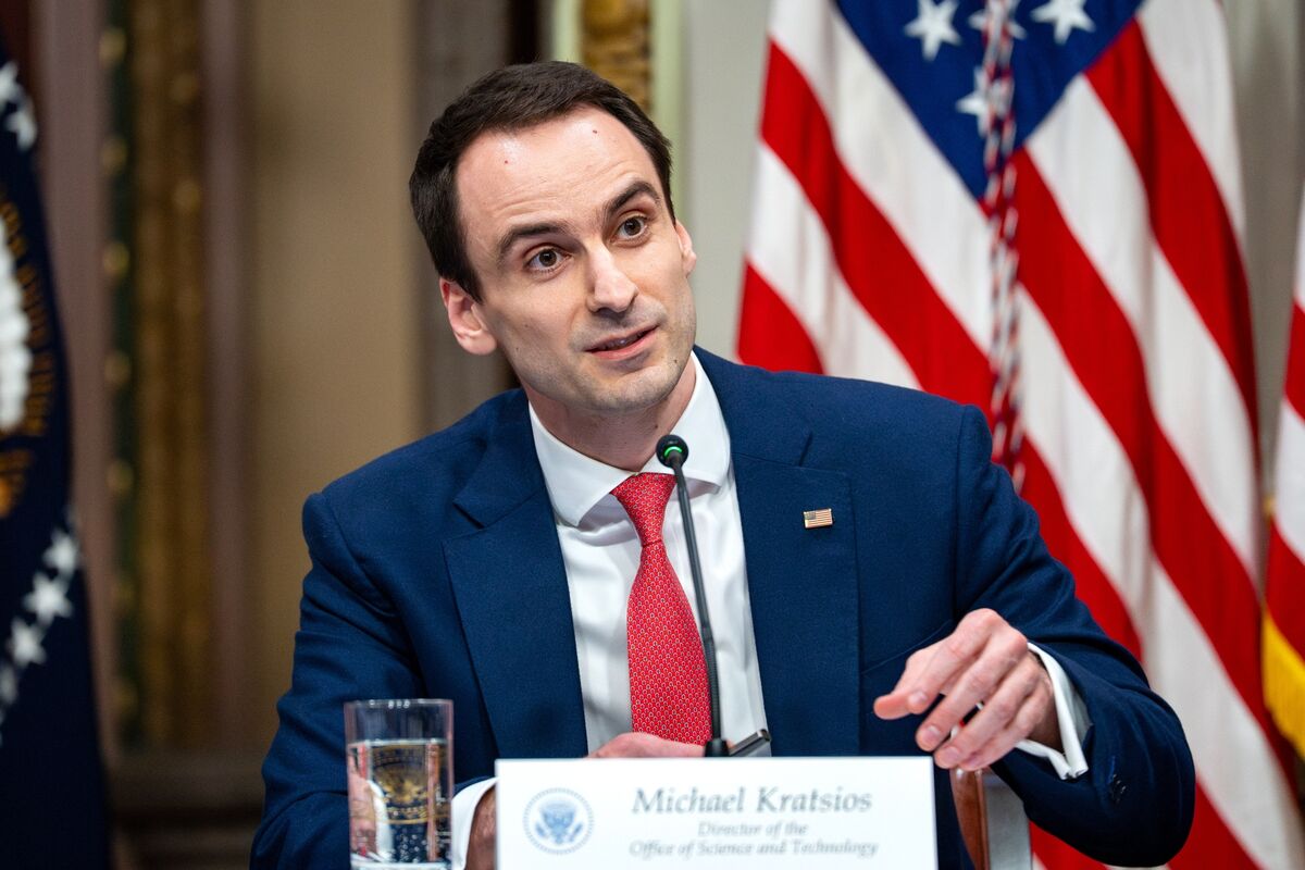 Tech: The US government aims to prevent Chinese competitors from exploiting American AI models.