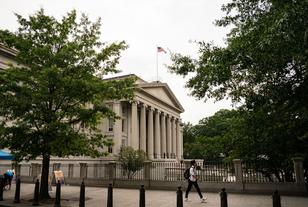 DoubleLine Says Shutdown Adds Fuel to Popular Treasuries Trade