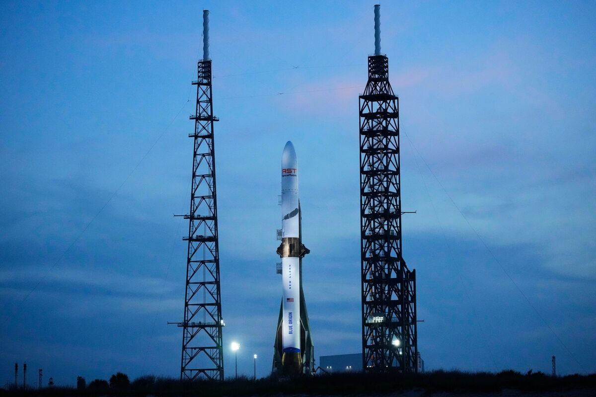 Space Stocks’ Hype Gets Reality Check With Blue Origin Blowup