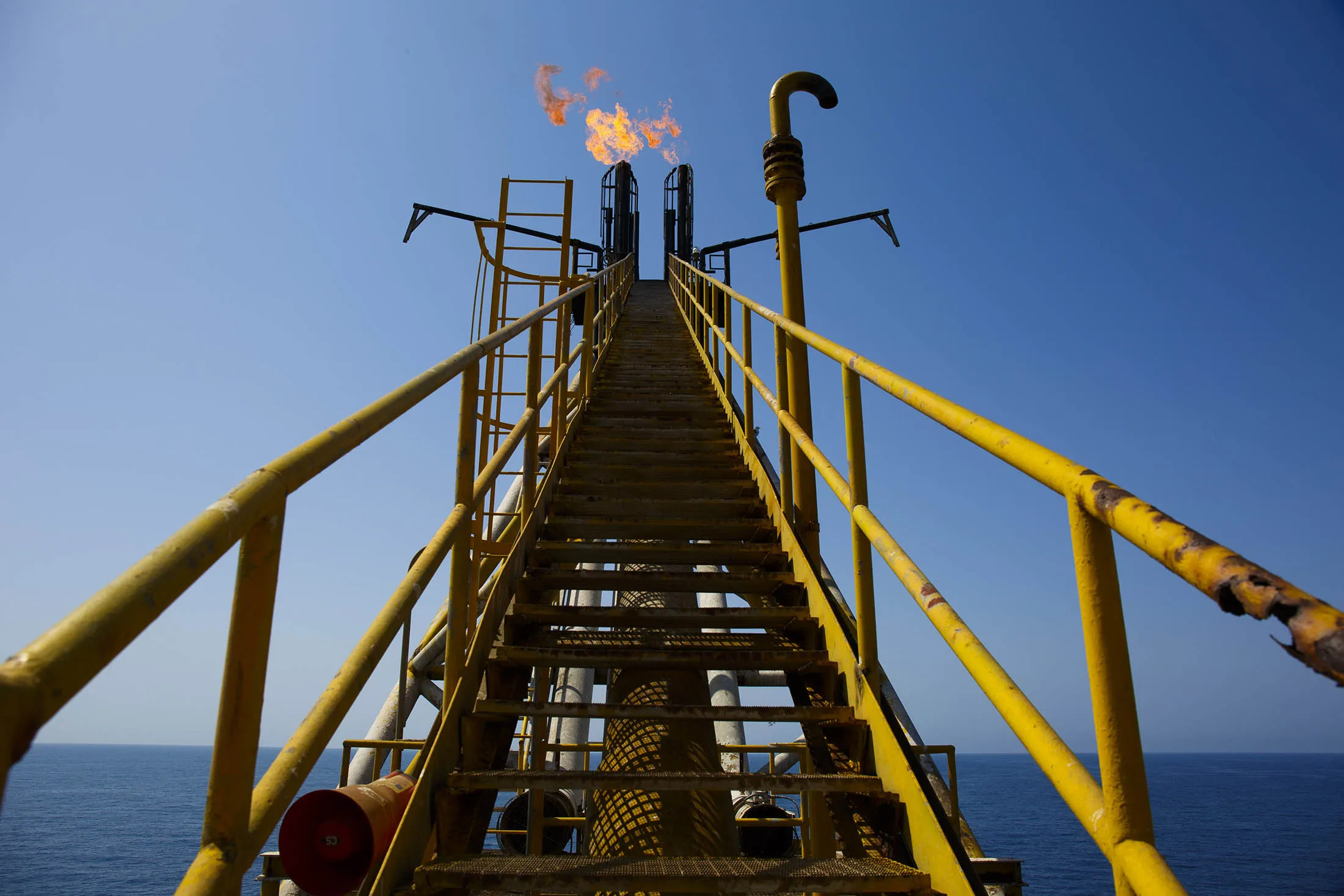 1469146756_oil rig 2