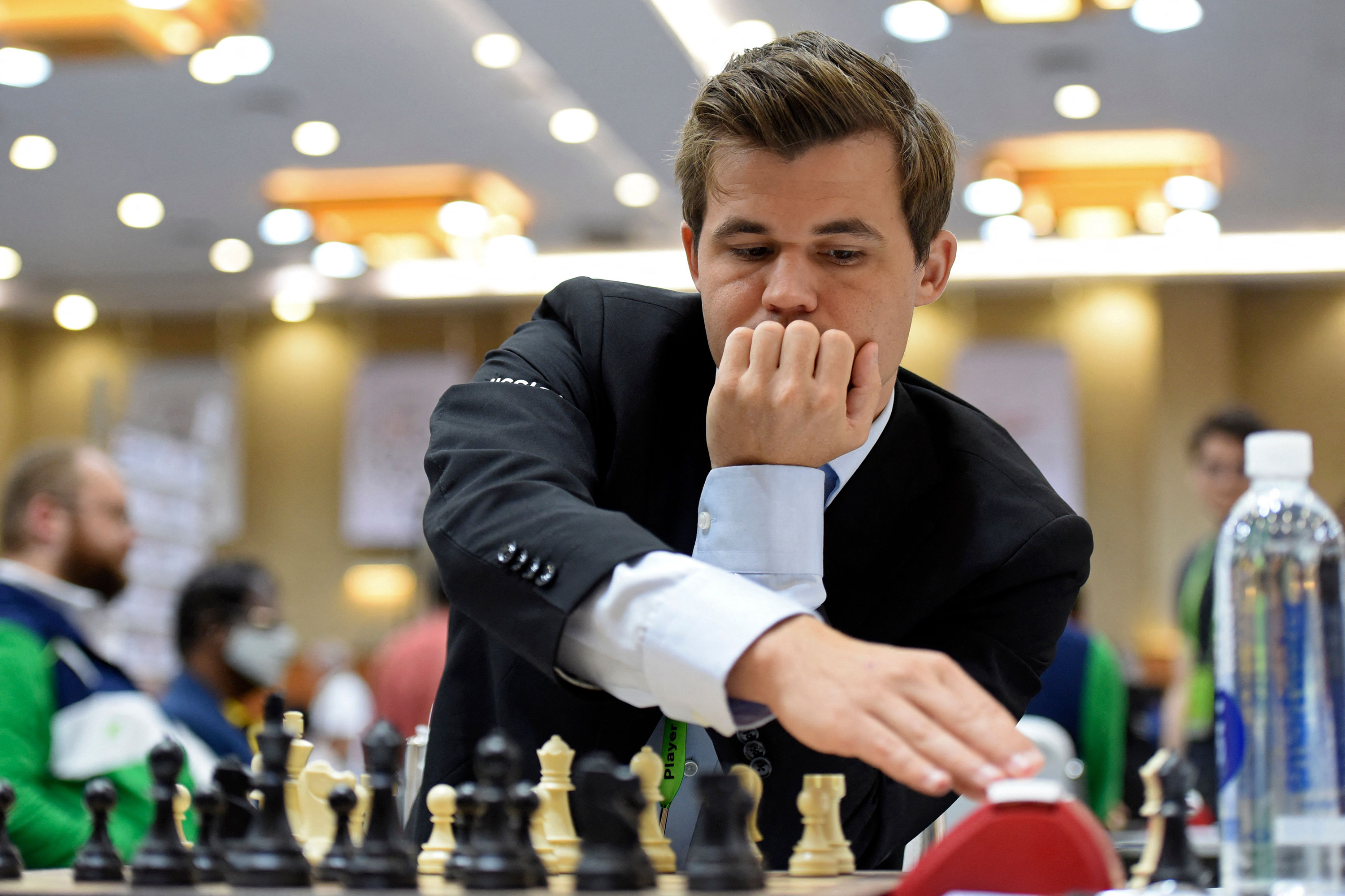 wetenschappelijk accent Verminderen Chess Champion Magnus Carlsen Sued for $100 Million Over Cheating Claims -  Bloomberg