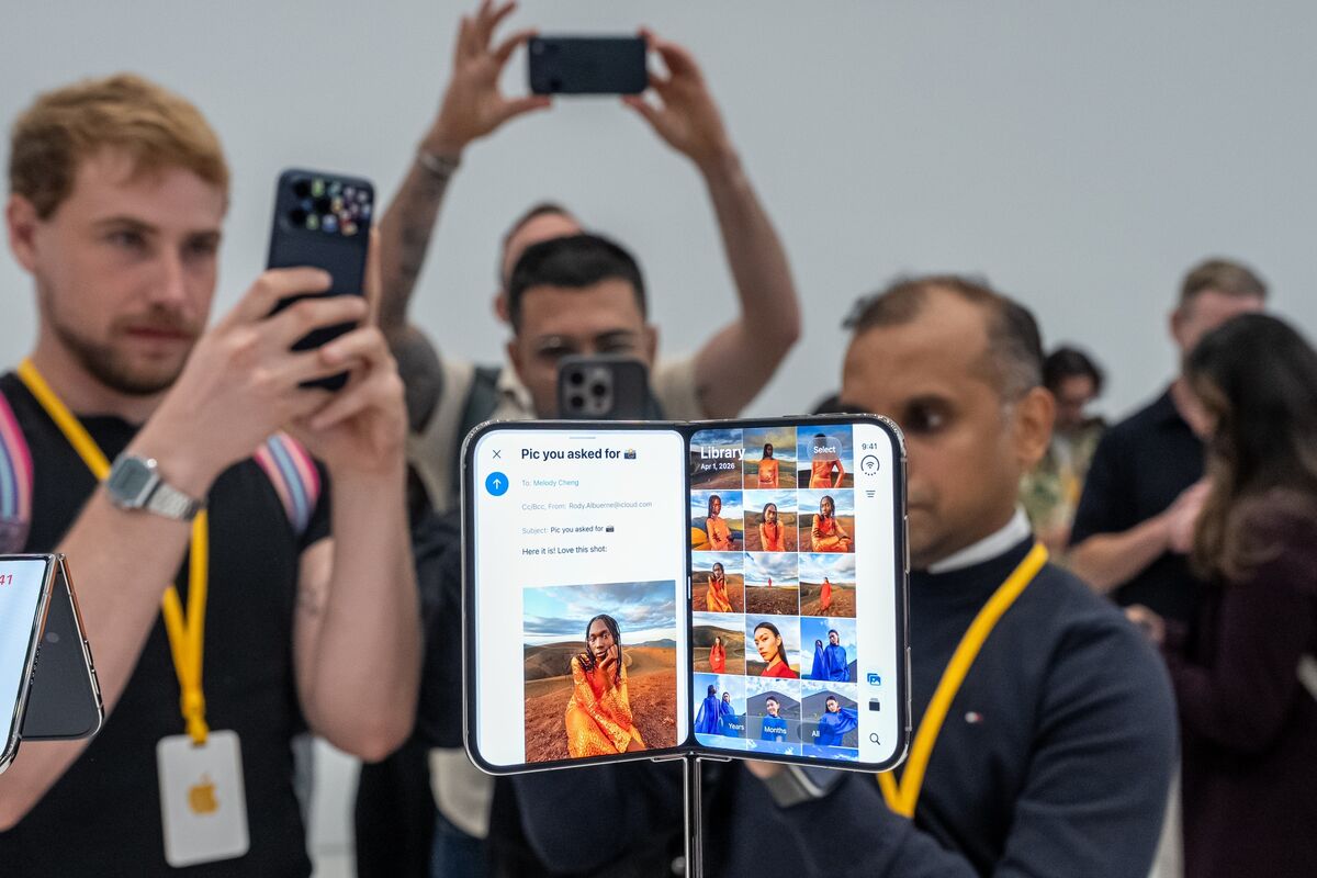 Apple’s iPhone Duo Tackles the Challenge of Taking Foldables Mainstream