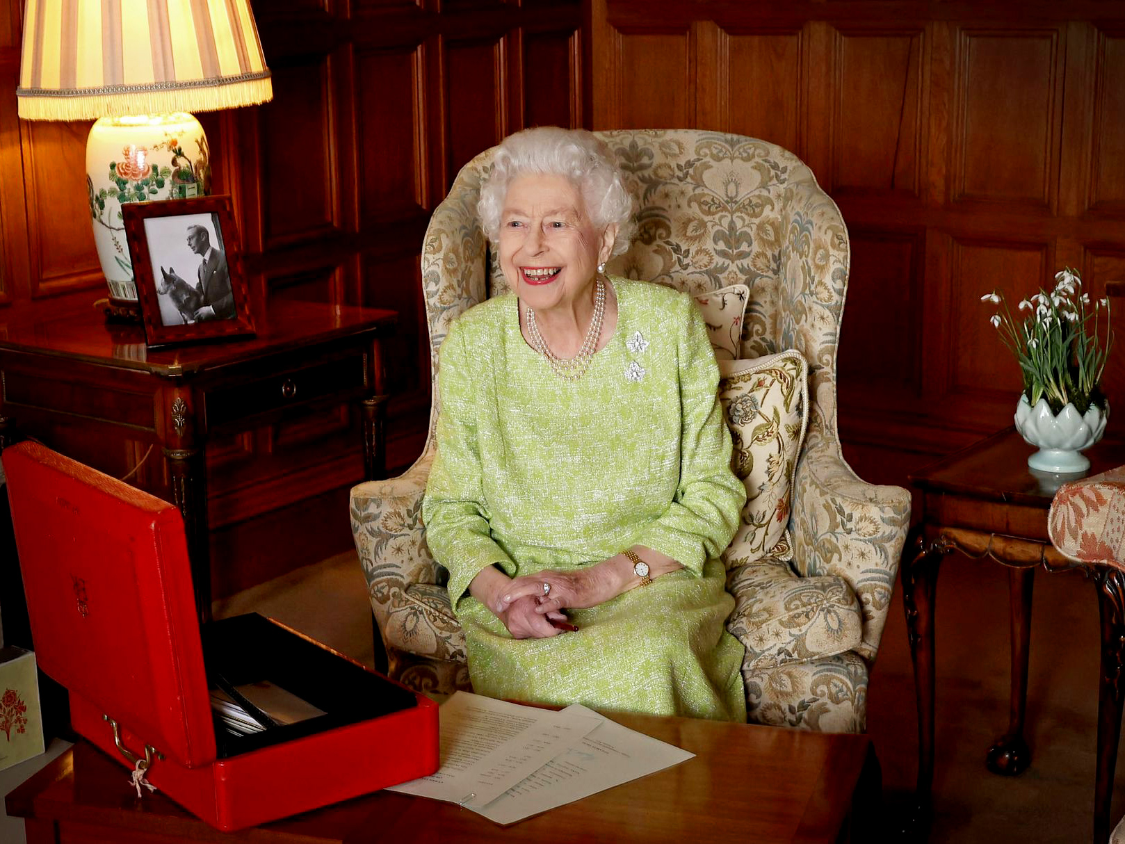 英国のエリザベス女王が死去、在位期間は歴代最長－96歳 - Bloomberg