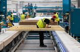 UK Economy Posts Modest Rebound in August Driven by Services
